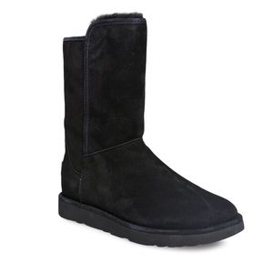 Authentic UGG Classic Luxe Abree Short Size 7